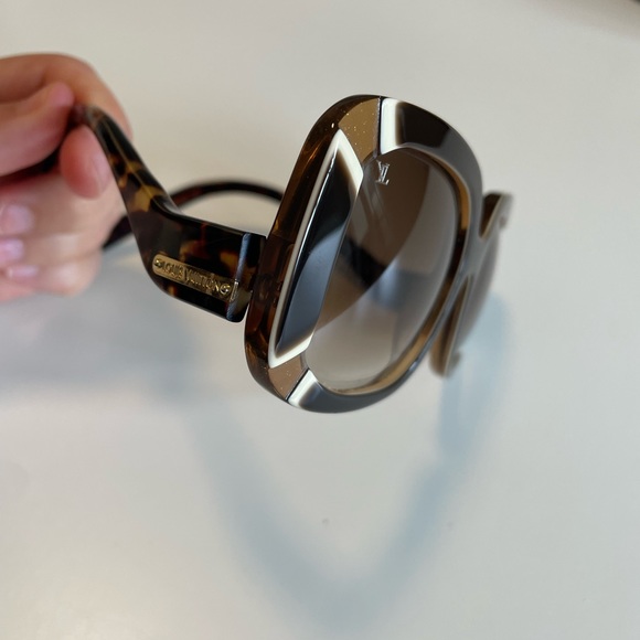 Louis Vuitton Brown Gradient Tint Anemone Sunglasses-Z0401W - Picture 9 of 12